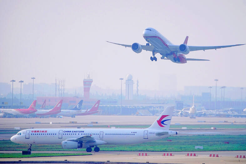 A China Eastern Airlines aircraft and Shanghai Airlines aircraft are seen in Hongqiao International Airport in Shanghai on June 4, 2020.
Photo: Reuters
A China Eastern Airlines aircraft and Shanghai Airlines aircraft are seen in Hongqiao International Airport in Shanghai on June 4, 2020.
Photo: Reuters
