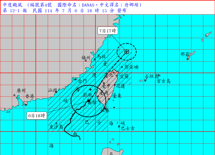 中颱丹娜絲18時15分預測路徑圖,沿著台灣海峽北上通過,百年來颱風僅6%。(取自中央氣象署官網) 中颱丹娜絲18時15分預測路徑圖,沿著台灣海峽北上通過,百年來颱風僅6%。(取自中央氣象署官網)