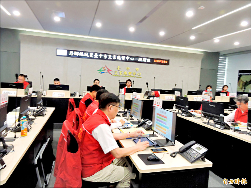 台中市政府針對丹娜絲颱風,召開防災會議。(記者蘇金鳳攝) 台中市政府針對丹娜絲颱風,召開防災會議。(記者蘇金鳳攝)