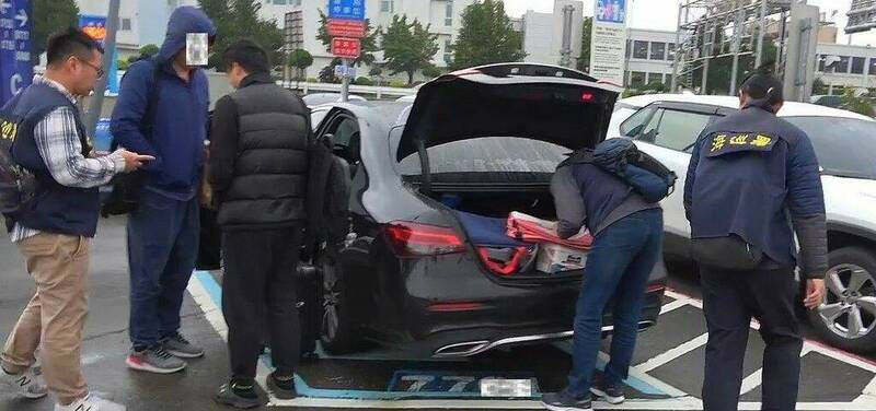 海巡查缉人员今年一月查获走私受精卵鸟蛋。（记者姚岳宏翻摄）