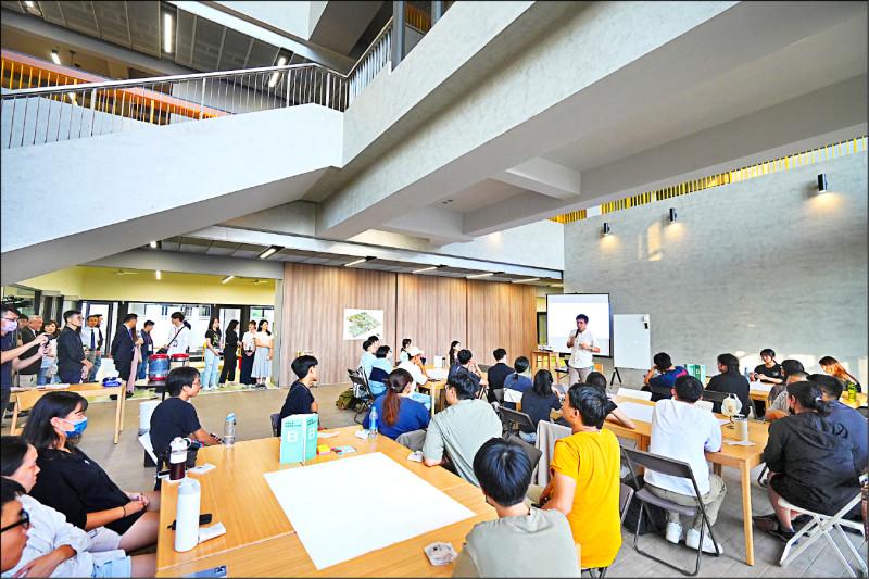 自114學年起,凡涉及機密領域等論文,學生在學位考試前應提出延後公開,至多5年,可逐次申請。(成大提供) 自114學年起,凡涉及機密領域等論文,學生在學位考試前應提出延後公開,至多5年,可逐次申請。(成大提供)