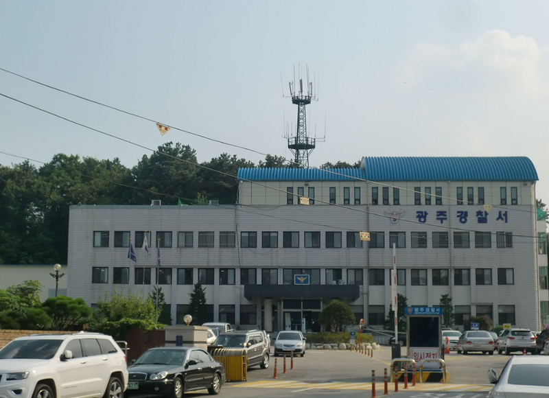 南韓京畿道廣州發生少女墜樓撞到行人的事件，造成1死1傷2命危。（圖擷自韓文wiki網站）