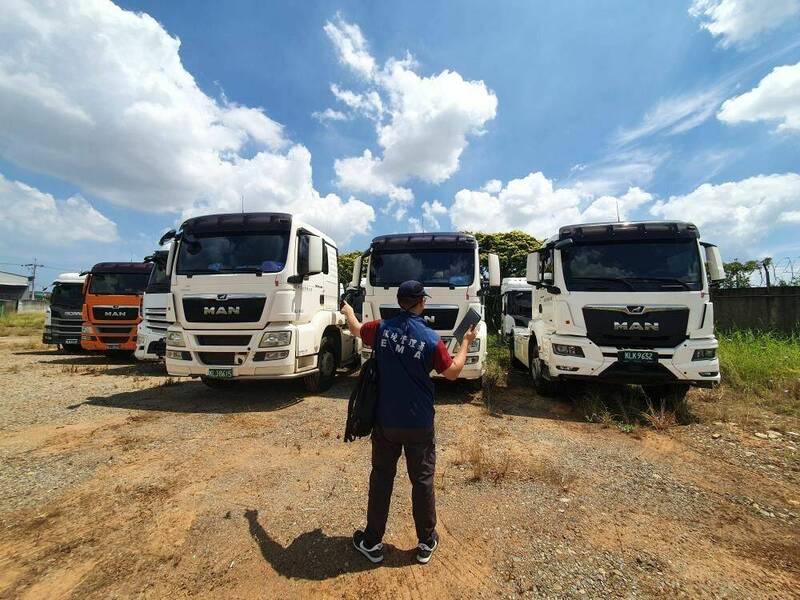 专案小组发动多次搜索行动，查扣15辆清除车辆。（环境部提供）