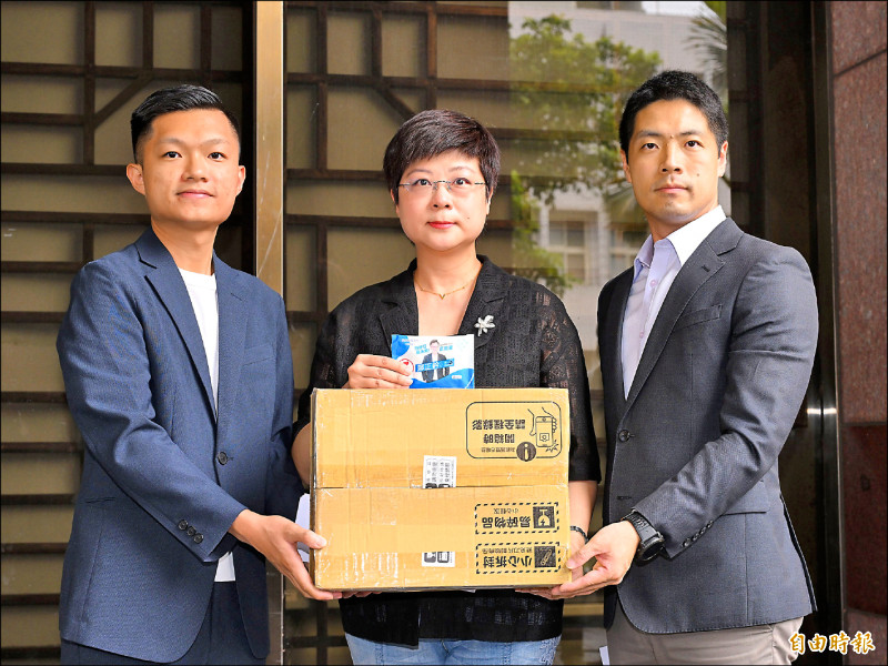 控鄭正鈐收中資競選 罷團補提證據