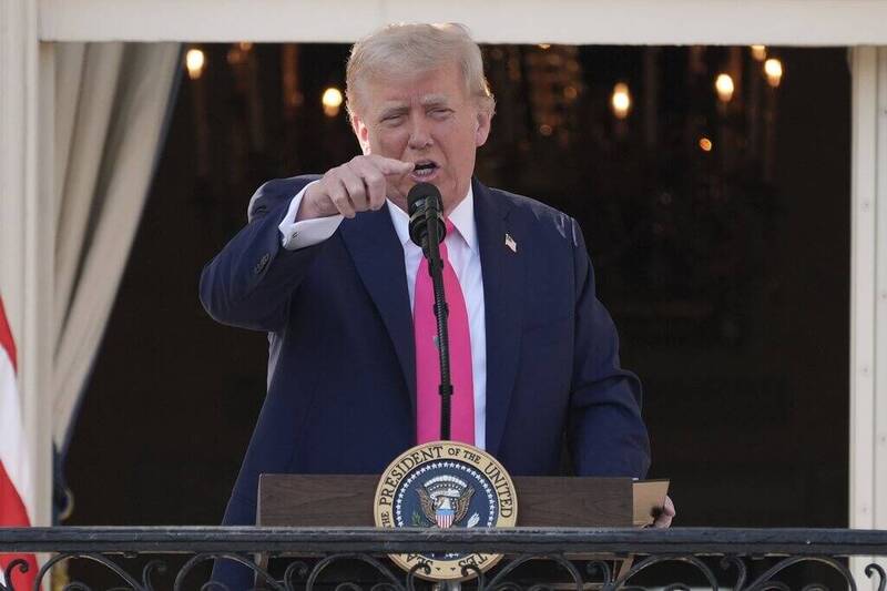 美國最高法8日推翻下級法院禁令，允許川普總統以行政命令繼續推動聯邦政府的大規模裁員與重組計畫。（美聯社）