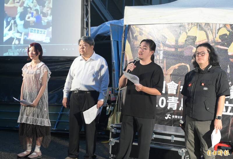 經民連智庫副研究員鄒韻函(左1)點出,藍委所提不在籍投票修法版本,就中國干擾台商投票意志、介入台灣選舉、破壞秘密投票原則毫無規範討論,令人憂心。(記者王藝菘攝) 經民連智庫副研究員鄒韻函(左1)點出,藍委所提不在籍投票修法版本,就中國干擾台商投票意志、介入台灣選舉、破壞秘密投票原則毫無規範討論,令人憂心。(記者王藝菘攝)