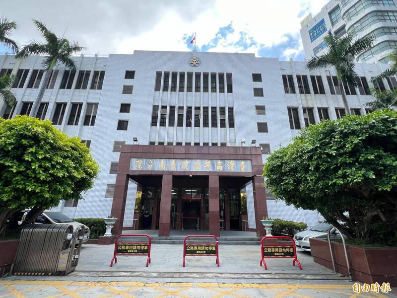 南市前議長郭信良的委任律師10日在台南高分院開庭時爆料,指南檢公訴檢察官曾轉為偵查檢察官、私傳蔡姓證人問話。南檢說,若公訴檢察官認為有補充必要是可以傳訊的。(資料照,記者王俊忠攝) 南市前議長郭信良的委任律師10日在台南高分院開庭時爆料,指南檢公訴檢察官曾轉為偵查檢察官、私傳蔡姓證人問話。南檢說,若公訴檢察官認為有補充必要是可以傳訊的。(資料照,記者王俊忠攝)