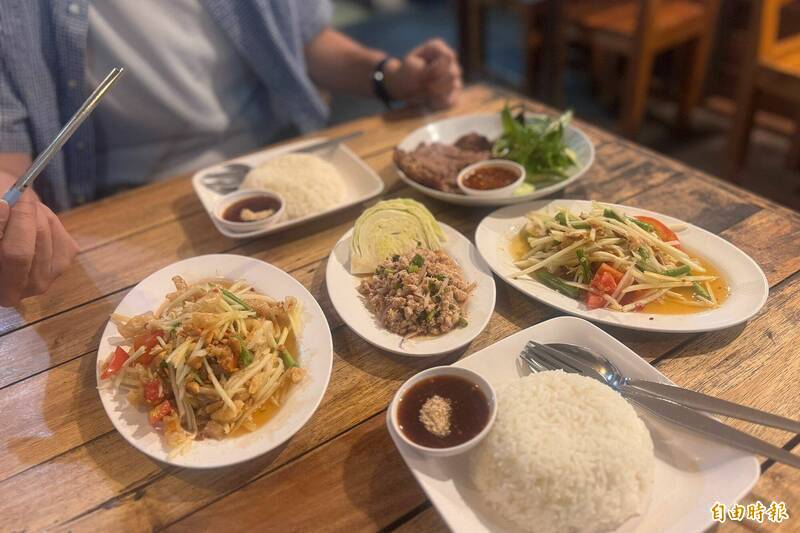 台北市北投崇仁路一段今晚近9時，疑似發生食物中毒情事，有8人陸續送醫。示意圖，與新聞無關。（資料照，記者邱芷柔攝）