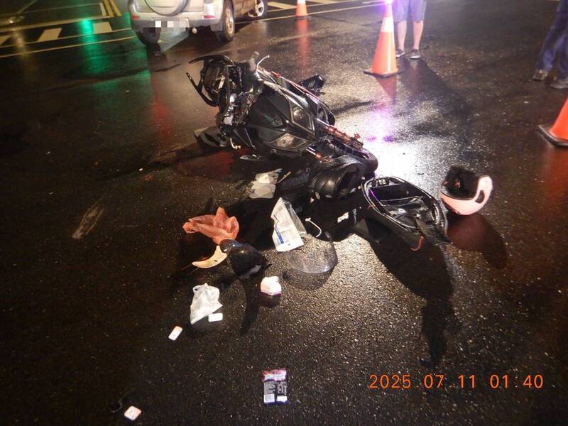 台中18歲男無照騎機車打工  路口闖紅燈與轎車相撞亡