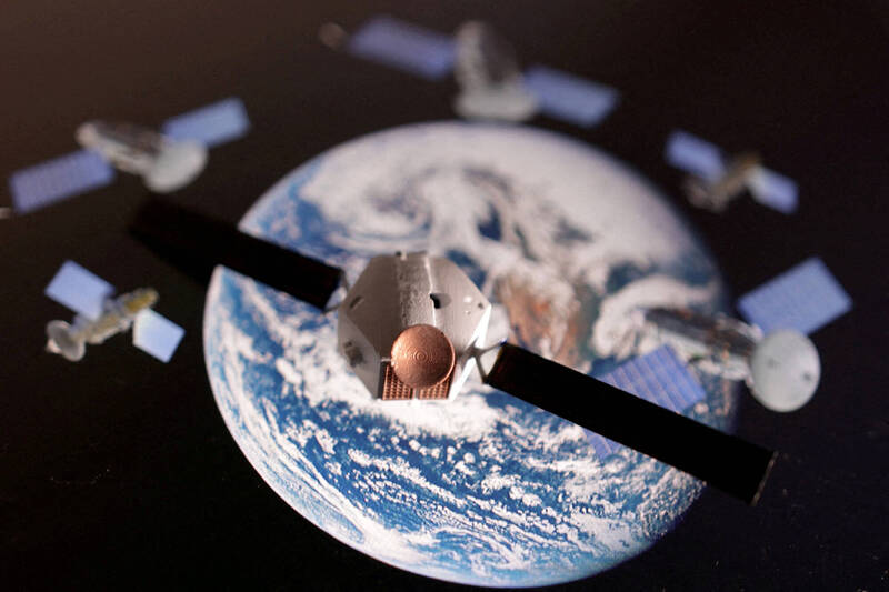 在軌道為衛星加油的技術,可用來破壞他國的衛星運作。示意圖。(路透檔案照) 在轨道为卫星加油的技术,可用来破坏他国的卫星运作。 示意图。 (路透文件照)