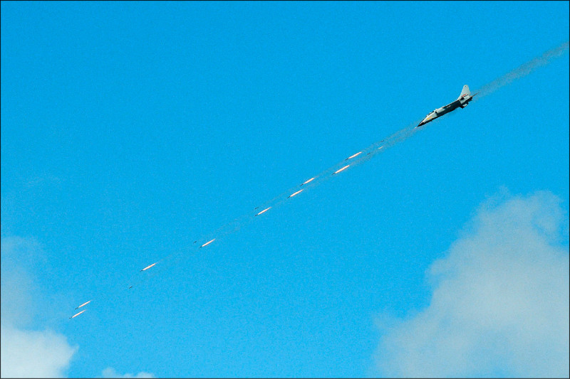 何立峰訪日前夕 共機又逼近日機