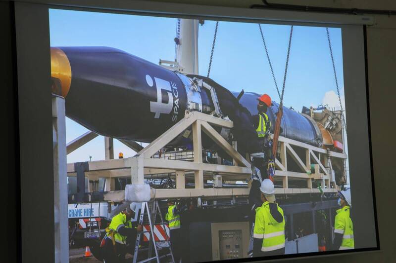 台灣晉陞太空公司所研發製造的火箭。（苗縣府提供）