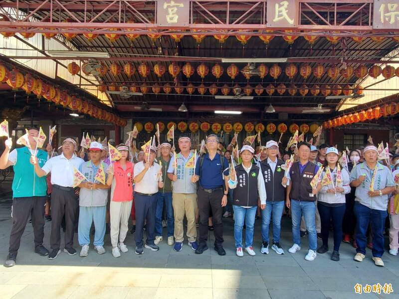 「護國大繞境」苗栗不缺席,呼籲罷免不當立委。(記者蔡政珉攝) 「護國大繞境」苗栗不缺席,呼籲罷免不當立委。(記者蔡政珉攝)