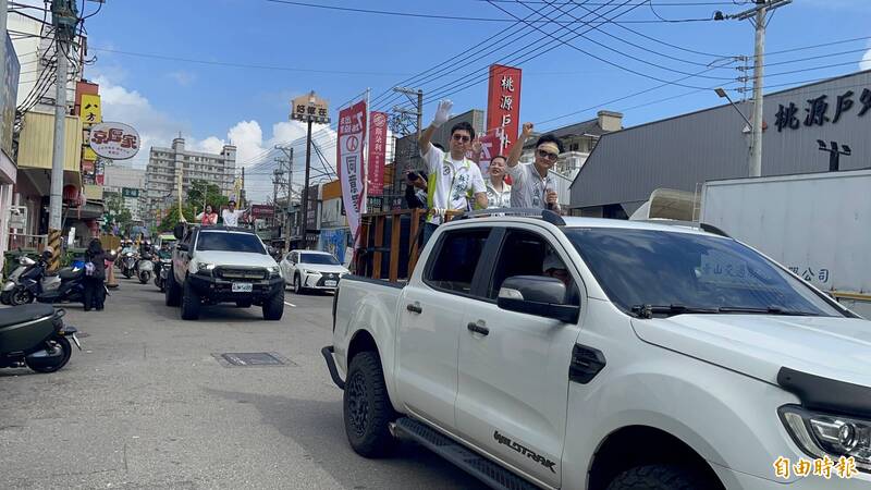 台中市4、5、6區罷團今與在地民進黨議員合體車掃籲民眾7月26日投同意罷免票。(記者蘇孟娟攝) 台中市4、5、6區罷團今與在地民進黨議員合體車掃籲民眾7月26日投同意罷免票。(記者蘇孟娟攝)