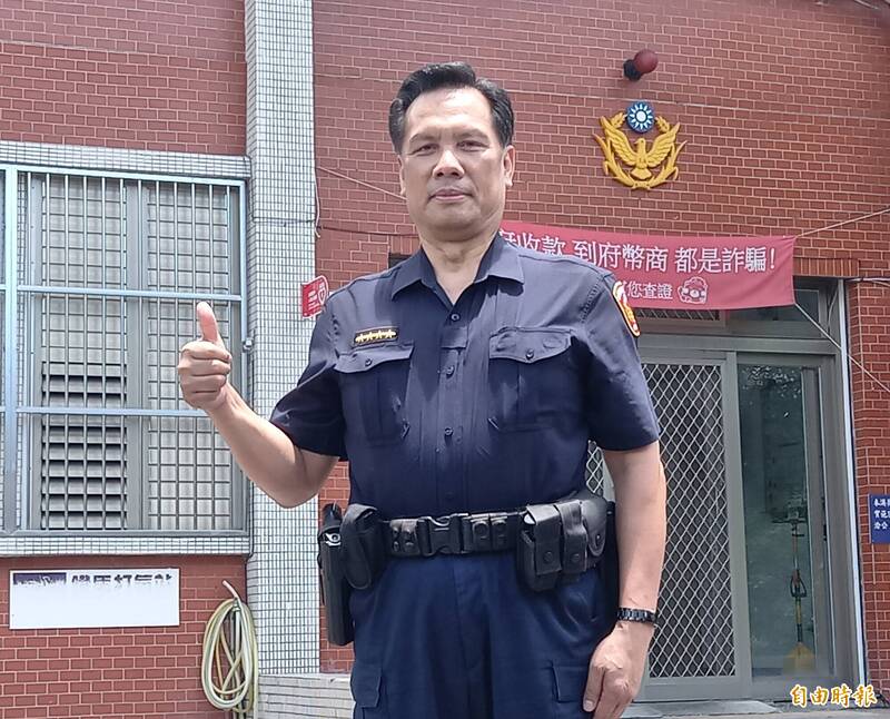 蘇澳警分局澳花派出所所長胡傳明將在16日屆齡退休。（記者江志雄攝）