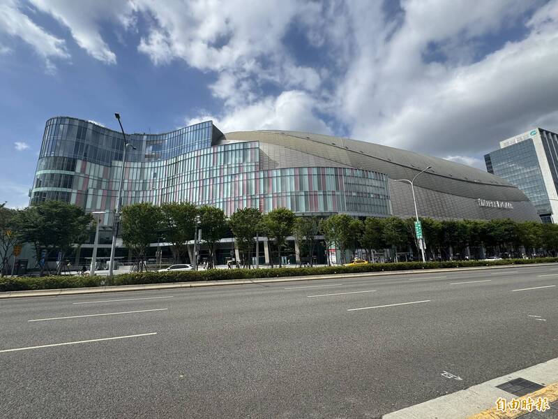 台北大巨蛋外觀現況。(記者董冠怡攝) 台北大巨蛋外觀現況。(記者董冠怡攝)