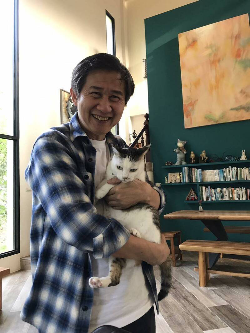 金鐘導演陳文彬認為立院三讀通過國民黨團提出普發一萬元，這就是「國民黨用你的錢買你的命！」（擷取自陳文彬臉書）