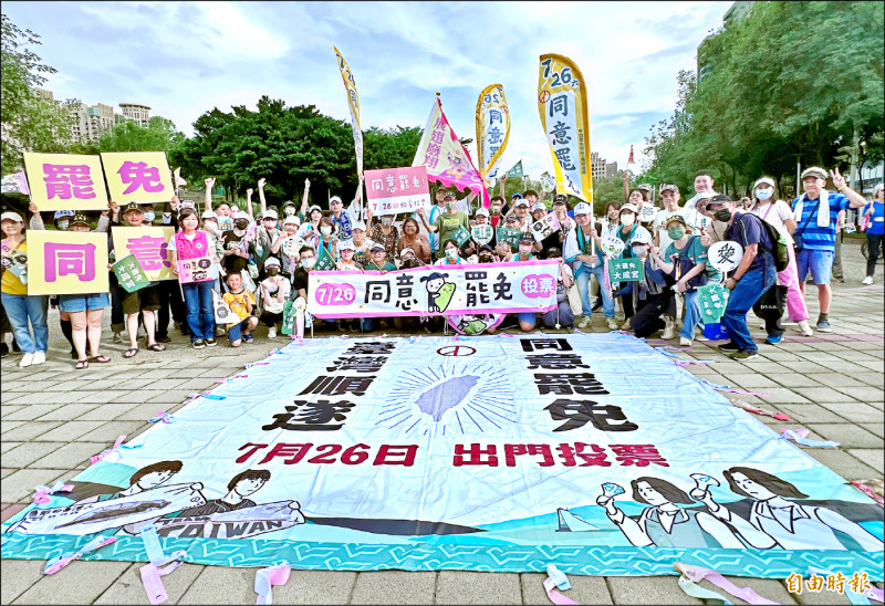 護國大遶境合體台中罷團 人潮擠爆