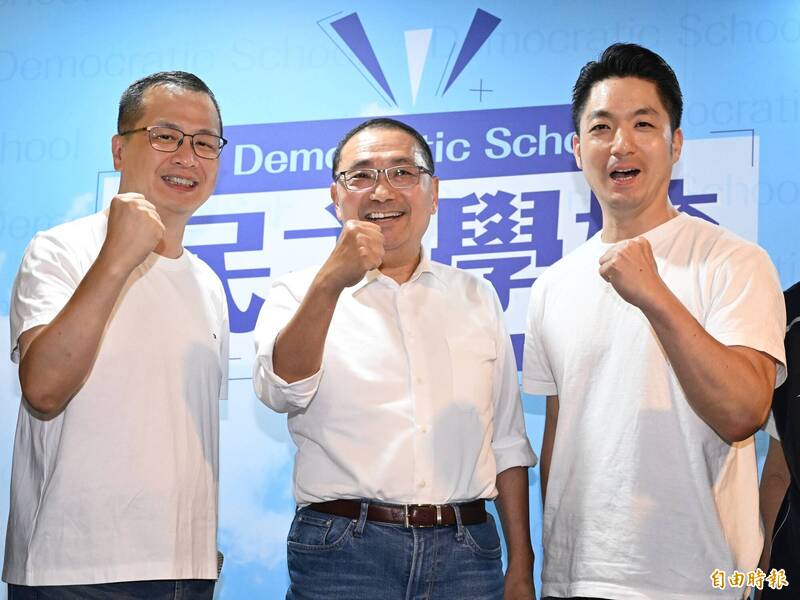 726大罷免倒數2週,羅智強(左)強調,所有在野的立委席次都應該保住,民主應該要制衡,希望可以投不同意罷免。(記者陳逸寬攝) 726大罷免倒數2週,羅智強(左)強調,所有在野的立委席次都應該保住,民主應該要制衡,希望可以投不同意罷免。(記者陳逸寬攝)