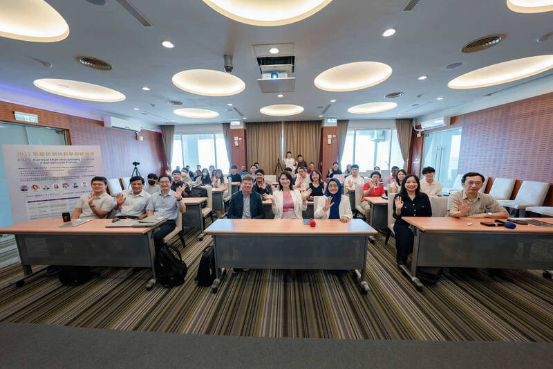 「2025氣膠跨領域科學國際論壇」邀請國內外專家分享交流。(中山大學提供) 「2025氣膠跨領域科學國際論壇」邀請國內外專家分享交流。(中山大學提供)