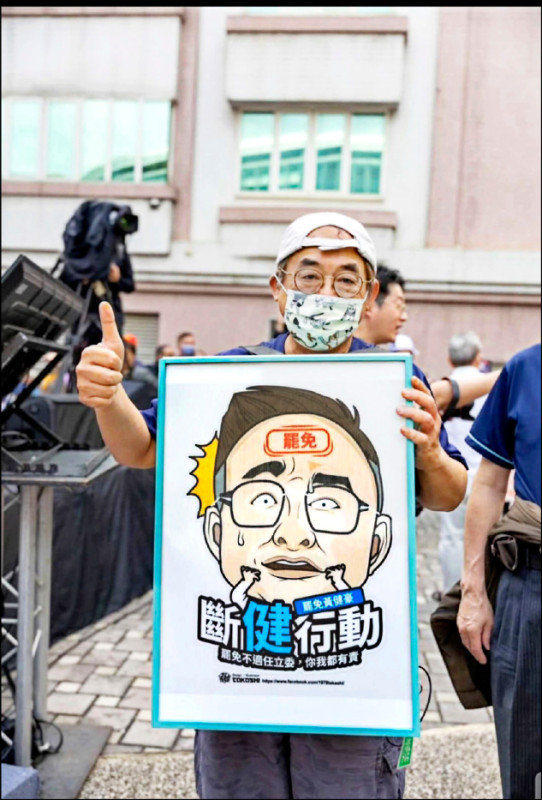 林茂生之孫林承志呼籲民眾支持大罷免。（林承志提供）