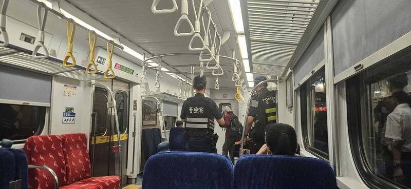 為台鐵區間車遭佔座位起爭執 7旬阿伯企圖亮刀恐嚇罪送辦 - 社會 - 自由時報電子報
