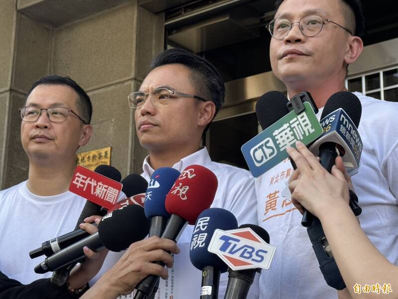 立委洪孟楷、羅智強、黃志雄受訪表示國民黨「沒錢」。(記者徐聖倫攝) 立委洪孟楷、羅智強、黃志雄受訪表示國民黨「沒錢」。(記者徐聖倫攝)