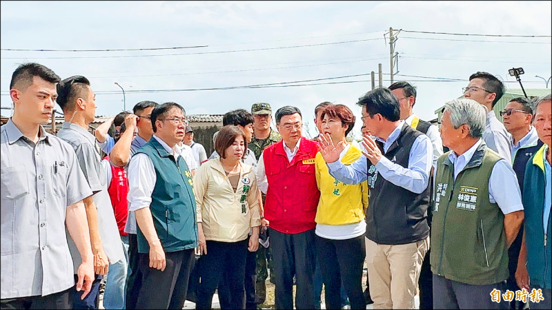 行政院長卓榮泰到台南將軍區勘災。（記者劉婉君攝）