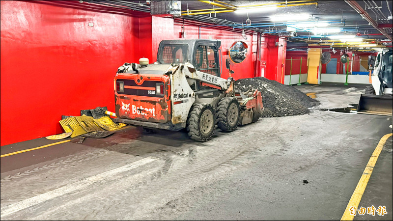 基隆市東岸地下停車場正進行逐層整修、預計十一月中旬完工。(記者盧賢秀攝) 基隆市東岸地下停車場正進行逐層整修、預計十一月中旬完工。(記者盧賢秀攝)