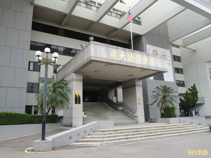 台中營養午餐公司胡姓廚師，趁送餐到校園偷拍女高中生如廁，台中地院一審判處3年10月徒刑，可上訴。（記者陳建志攝）