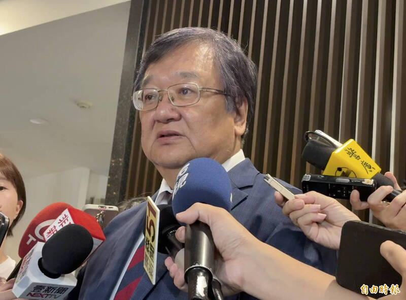 衛福部長邱泰源表示，已請奇美醫院全力救治李姓台電人員。（記者林志怡攝）
