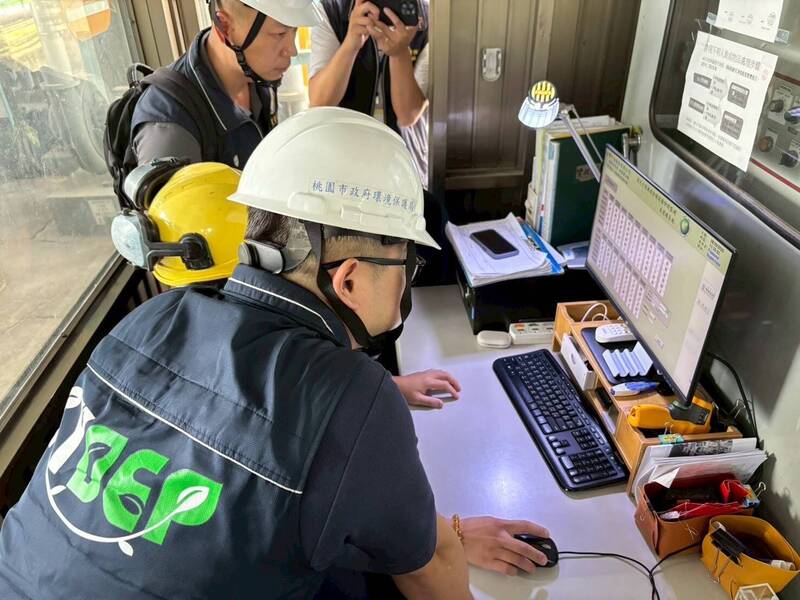 桃市府環保局本月15日公告第4批智慧監控名單,廠商若未在時間內完成「固定污染源全時監控」安裝,可依法連續開罰直到確實裝設為止。(環保局提供) 桃市府環保局本月15日公告第4批智慧監控名單,廠商若未在時間內完成「固定污染源全時監控」安裝,可依法連續開罰直到確實裝設為止。(環保局提供)