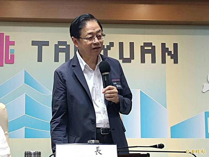 市長張善政15日主持市政會議表示,除了肺癌篩檢替民眾健康把關,市府將與學界合作長期監控空品,並加強對高污染廠商的監控。(記者鄭淑婷攝) 市長張善政15日主持市政會議表示,除了肺癌篩檢替民眾健康把關,市府將與學界合作長期監控空品,並加強對高污染廠商的監控。(記者鄭淑婷攝)