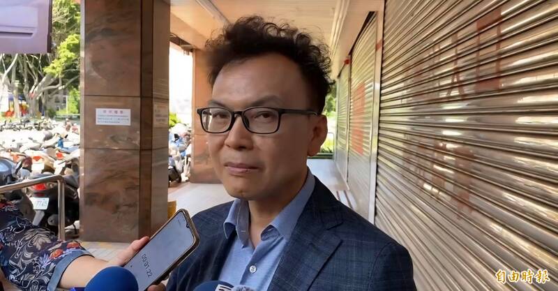 新竹雙罷公辦說明會領銜人戴振博細數罷免鄭正鈐理由,鄭正鈐也稱此次罷免不具正當性。(記者洪美秀攝) 新竹雙罷公辦說明會領銜人戴振博細數罷免鄭正鈐理由,鄭正鈐也稱此次罷免不具正當性。(記者洪美秀攝)
