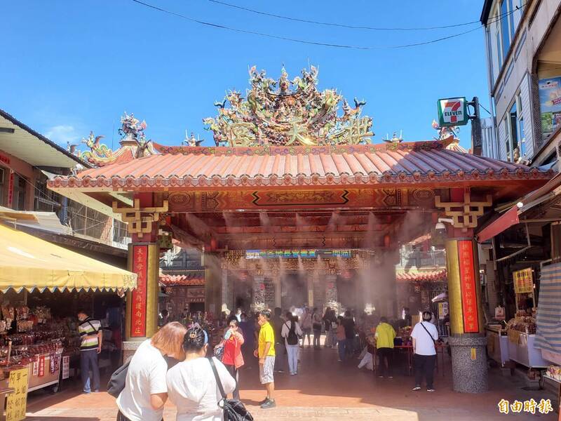 第二屆觀光亮點獎票選，苗縣新推3景點拱天宮（圖）、出磺坑在列。（記者蔡政珉攝）