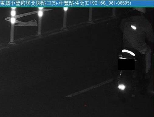 警方掌握蕭男騎機車北返影像。(警方提供) 警方掌握蕭男騎機車北返影像。(警方提供)