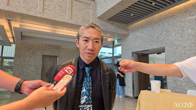 公民團體「板橋大刪元」領銜人史書華出席立法委員罷免案公辦電視托明慧。(記者賴筱桐攝) 公民團體「板橋大刪元」領銜人史書華出席立法委員罷免案公辦電視托明慧。(記者賴筱桐攝)