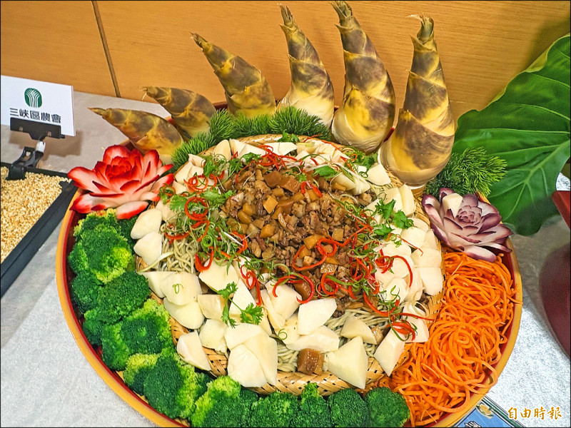 三峽納涼季週末登場,綠竹筍創意料理令人食指大動。(記者陳奕劭攝) 三峽納涼季週末登場,綠竹筍創意料理令人食指大動。(記者陳奕劭攝)