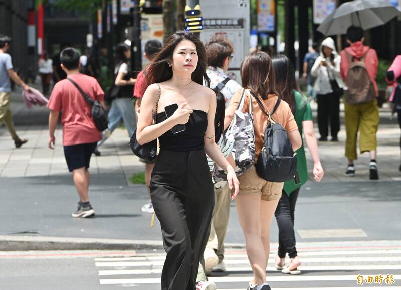 中央氣象署表示,今天大台北地區、彰化及花蓮縱谷局部可達36度以上高溫。(資料照) 中央氣象署表示,今天大台北地區、彰化及花蓮縱谷局部可達36度以上高溫。(資料照)