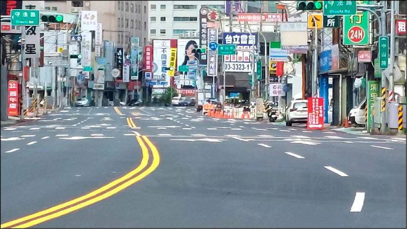 桃市城鎮韌性演習,市區一度如空城。(警方提供) 桃市城鎮韌性演習,市區一度如空城。(警方提供)