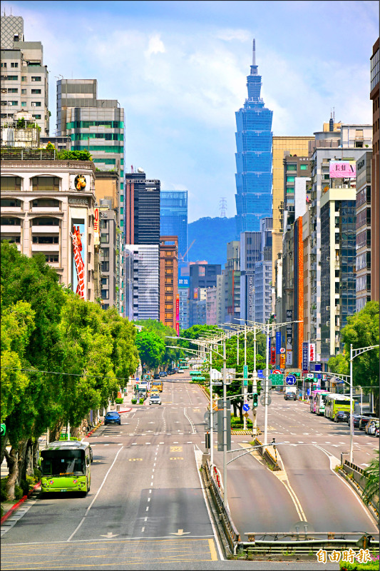 昨天下午北部地區進行城鎮韌性演習，人車管制。（記者方賓照攝）