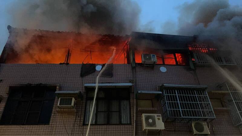 嘉義市芳興街發生住宅火警。（嘉義市消防局提供）