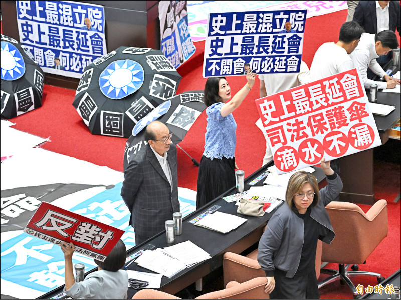 立院通過延會到831 綠委︰白替藍撐保護傘