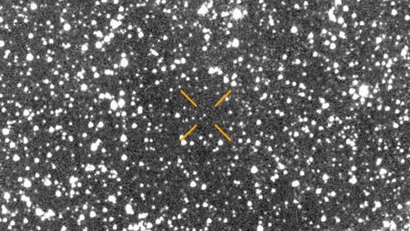 這張由NASA資助的ATLAS(小行星撞擊預警系統)在7月1日拍攝的影像中,首次捕捉到星際彗星3I/ATLAS(橙色標記處)的身影。它是人類目前確認的第三顆來自太陽系外的彗星。(圖擷取自NASA/ATLAS計畫) 這張由NASA資助的ATLAS(小行星撞擊預警系統)在7月1日拍攝的影像中,首次捕捉到星際彗星3I/ATLAS(橙色標記處)的身影。它是人類目前確認的第三顆來自太陽系外的彗星。(圖擷取自NASA/ATLAS計畫)