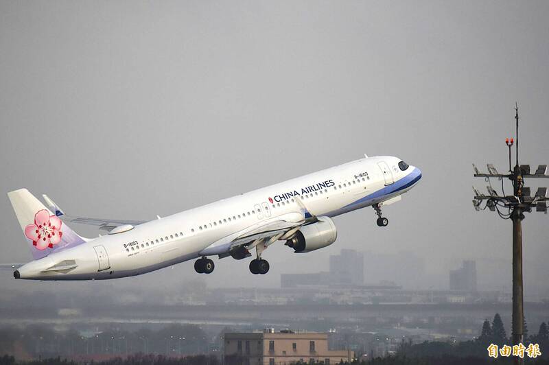 華航CI161首爾仁川飛往桃園班機,原定20日中午12點起飛,但遇飛機故障,需另調派航機載客。圖為示意圖,與新聞事件無關。(記者吳亮儀攝) 華航CI161首爾仁川飛往桃園班機,原定20日中午12點起飛,但遇飛機故障,需另調派航機載客。圖為示意圖,與新聞事件無關。(記者吳亮儀攝)