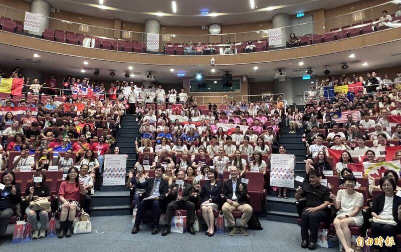 台灣首度主辦國際語言學奧林匹亞競賽  歷屆最多全球青年菁英齊聚台大