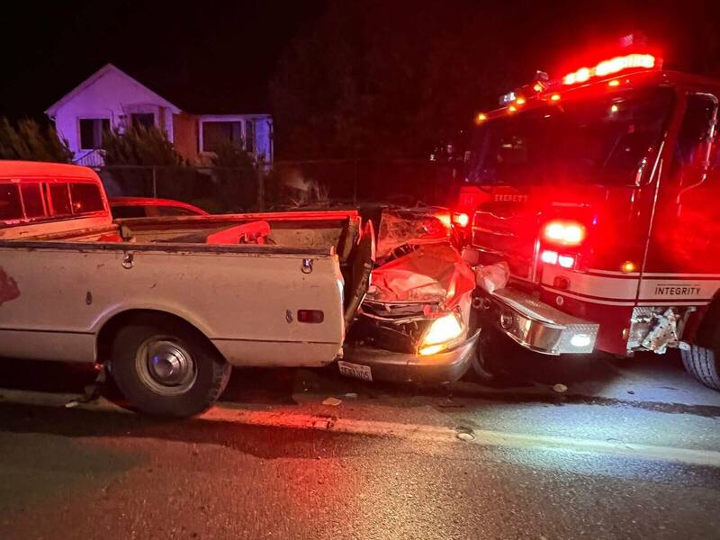 美國狂徒偷開消防車狂飆 撞毀16輛汽車竟無人傷