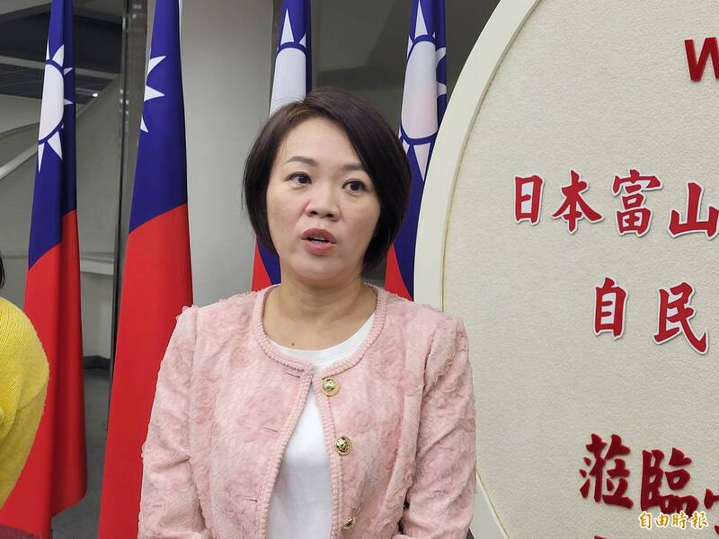 柯文哲收投票通知單被指黑色幽默  簡舒培諷黃國昌「卡提諾法學院」再發威