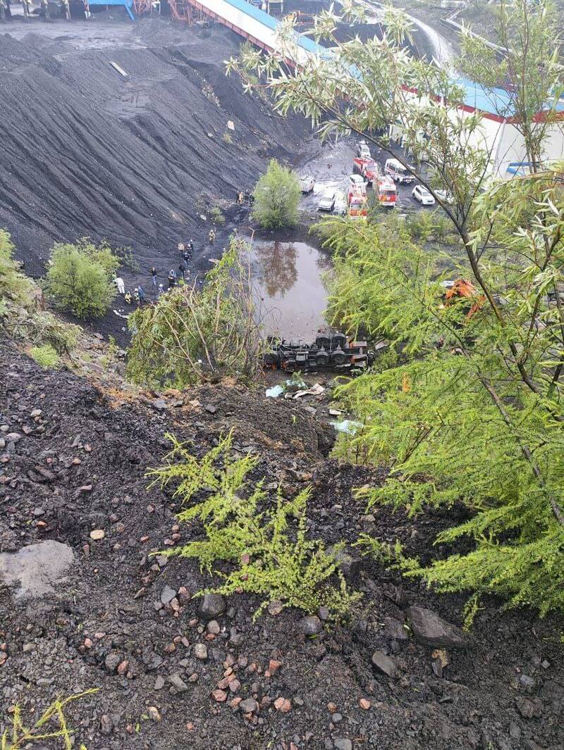 俄巴士墜入山溝  釀13死20傷