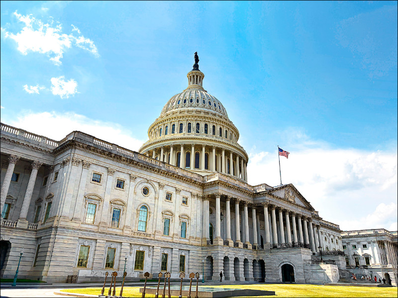 美國眾議院18日通過國防部撥款法案，共和黨籍眾議員帝芬尼提出修正案，禁止國防部展示將台灣納入中國的地圖，獲口頭無異議通過。（中央社）